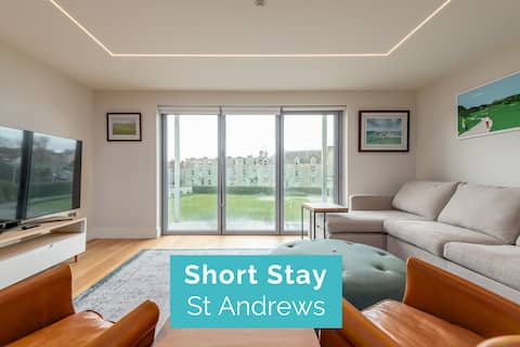 Square Green (No 13) | Balcony