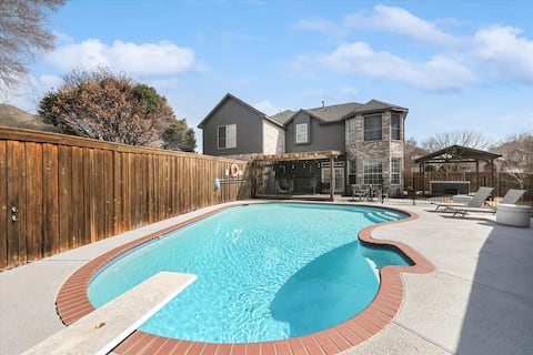 5BD Glamorous Home | Backyward Oasis, Cinema Room