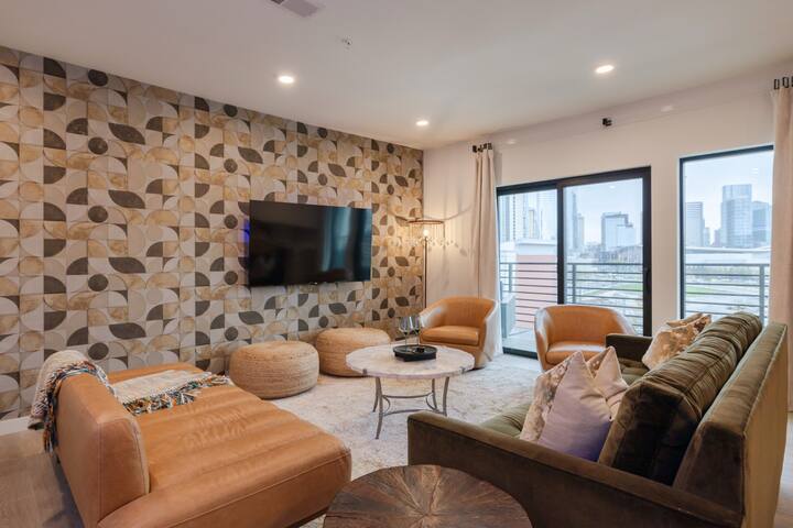 Loftline Social – 8BR | 6BA | Sleeps 20 gallery image 4