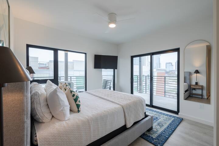 Loftline Social – 8BR | 6BA | Sleeps 20 gallery image 5