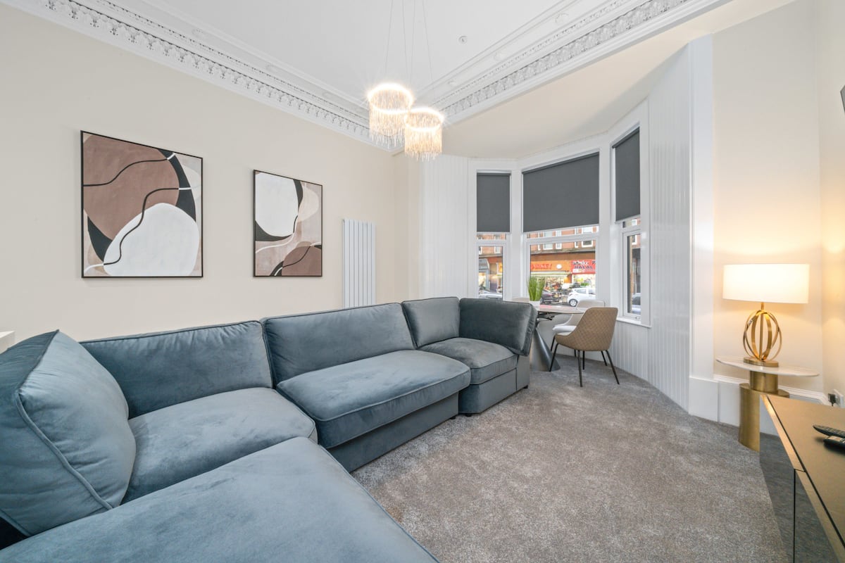 Glasgow bay-window living room