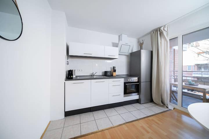 Favorite Stays: Studio W/ Balcony | Kitchen | Fair - Neuss