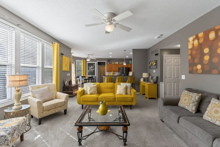 The Yellow House- Hot Tub, Pool Table, Fire Pit,6B - Houses for