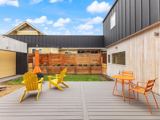Stafford House- Modern home conveniently located i gallery image 2