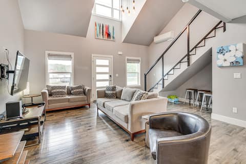 1 Mi to Oregon Dunes: Quiet Getaway w/ Deck