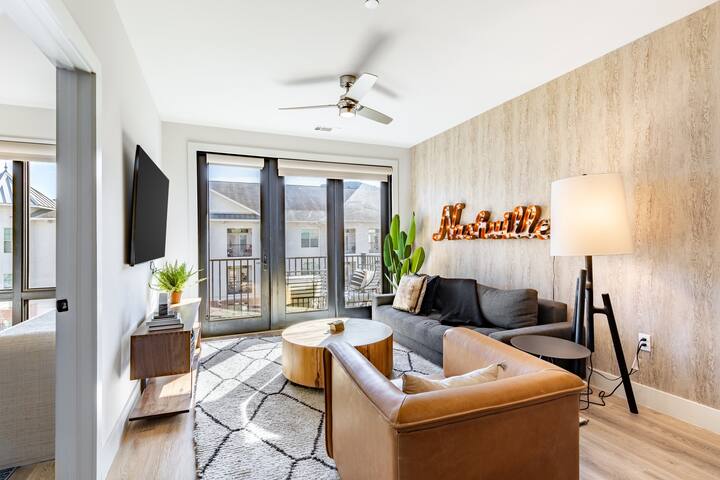 Sleeps 18 | 3 Modern Midtown Apartments, Gym+Pool gallery image 3