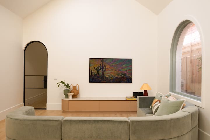 Modern 3-Bedroom House with Parking