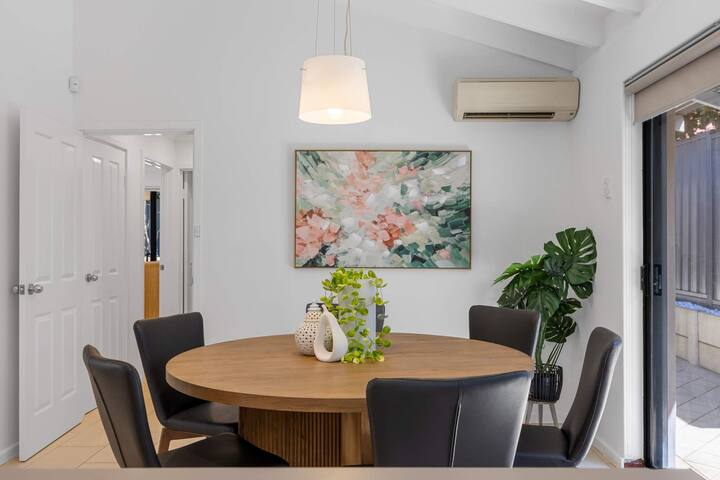 Spacious Family Getaway in West Leederville gallery image 2