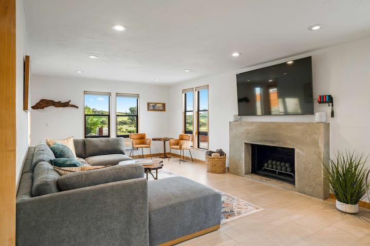 Cedar House | Pickleball, Saltwater Pool, Sauna - Paso Robles, CA