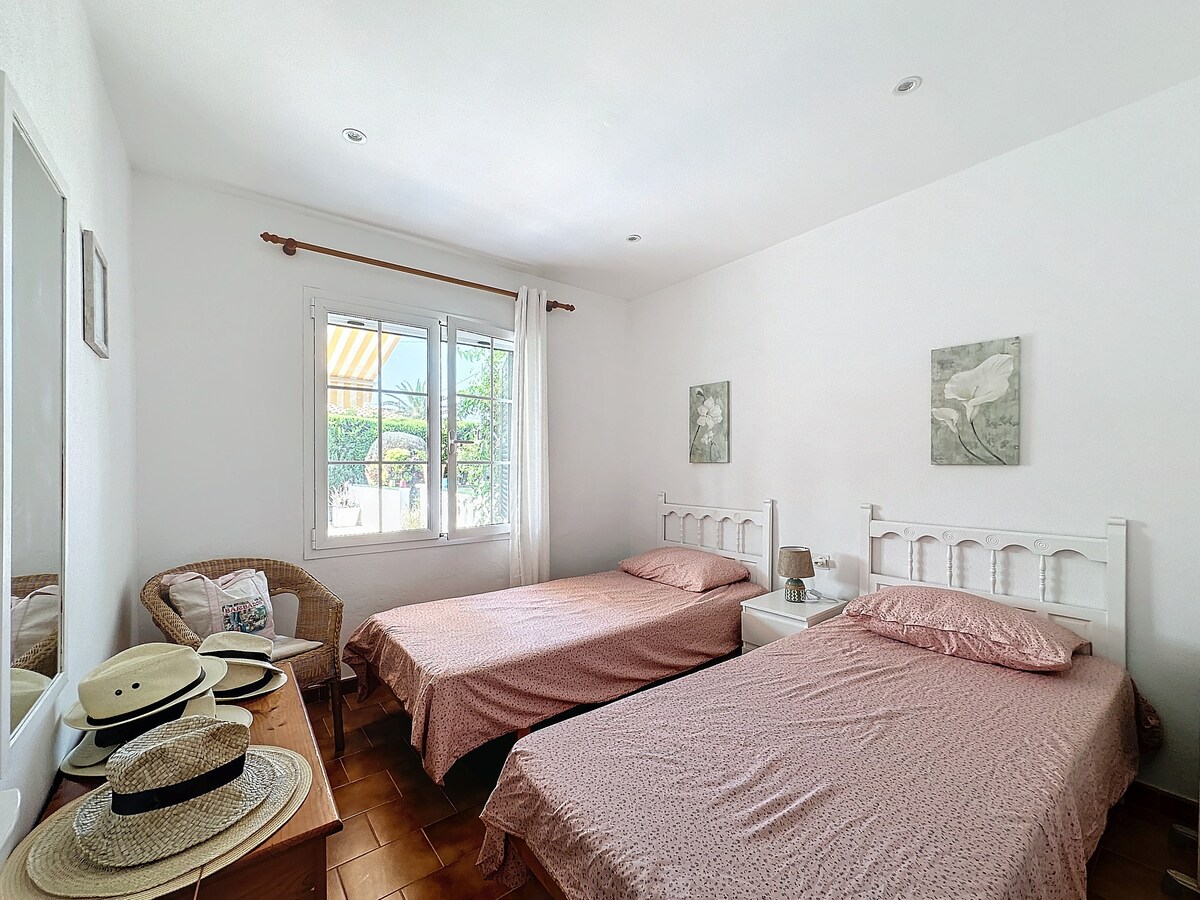 Jones别墅-双人房2，带泳池景观