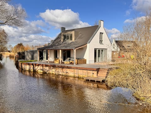 House on a lake at Recreational Park De Wielen - 85