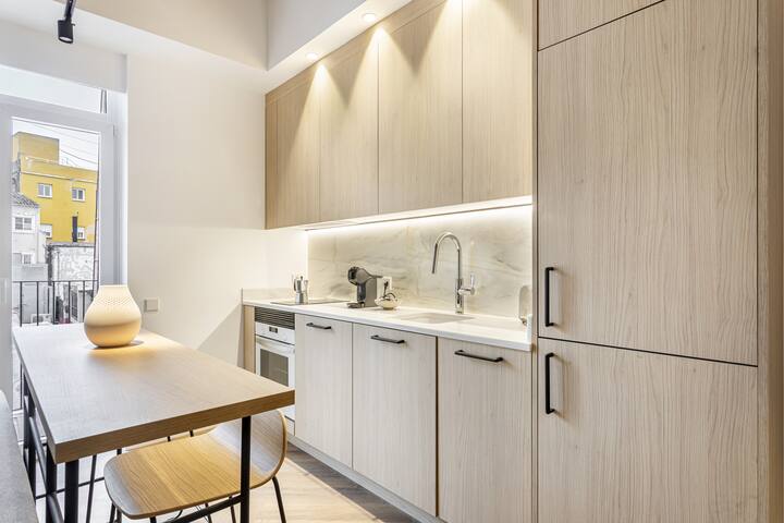 N4. Cosy Apartment with Terrace in City Center gallery image 3