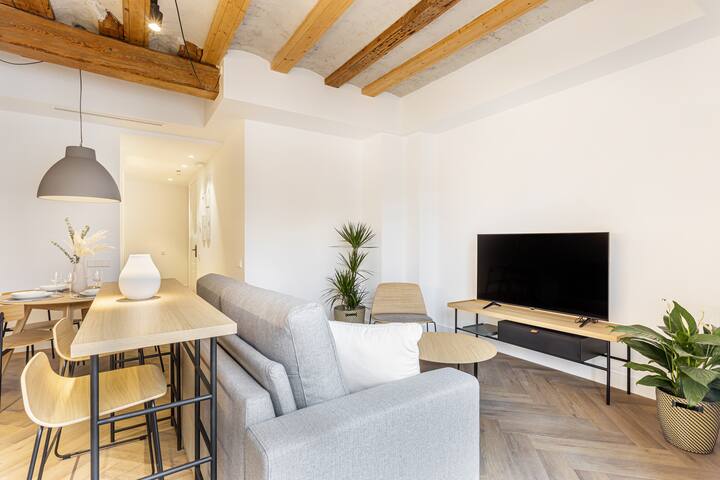 N6. Cosy Two Bedroom Apartment in City Center gallery image 2