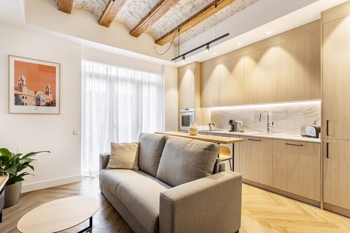N5. Cosy Two Bedroom Apartment in City Center. gallery image 3