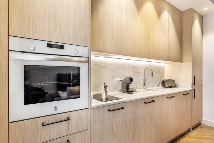 N5. Cosy Two Bedroom Apartment in City Center. gallery image 5