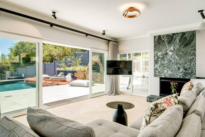 Camps Bay Villa w Pool Gym Studio Aqua Terra gallery image 5