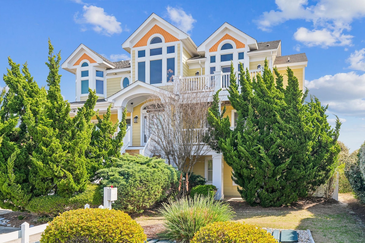 Oceanfront Luxury w/ Pool, Theater & Hot Tub