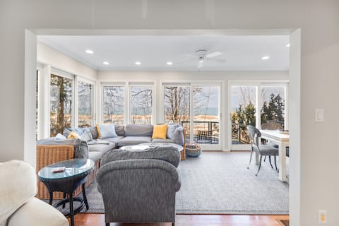 Large Lakefront House, Hot Tub, Assn Beach