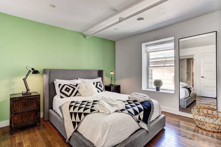 Old Montreal 2BD- 2BA|Free Parking gallery image 4