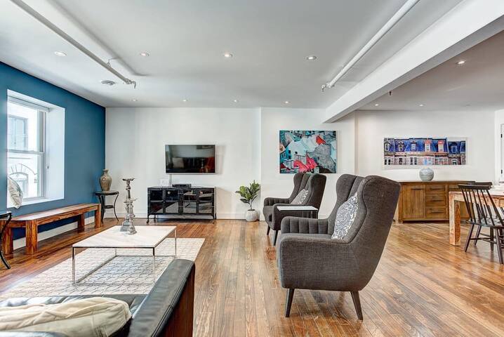 Old Montreal 2BD- 2BA|Free Parking gallery image 2