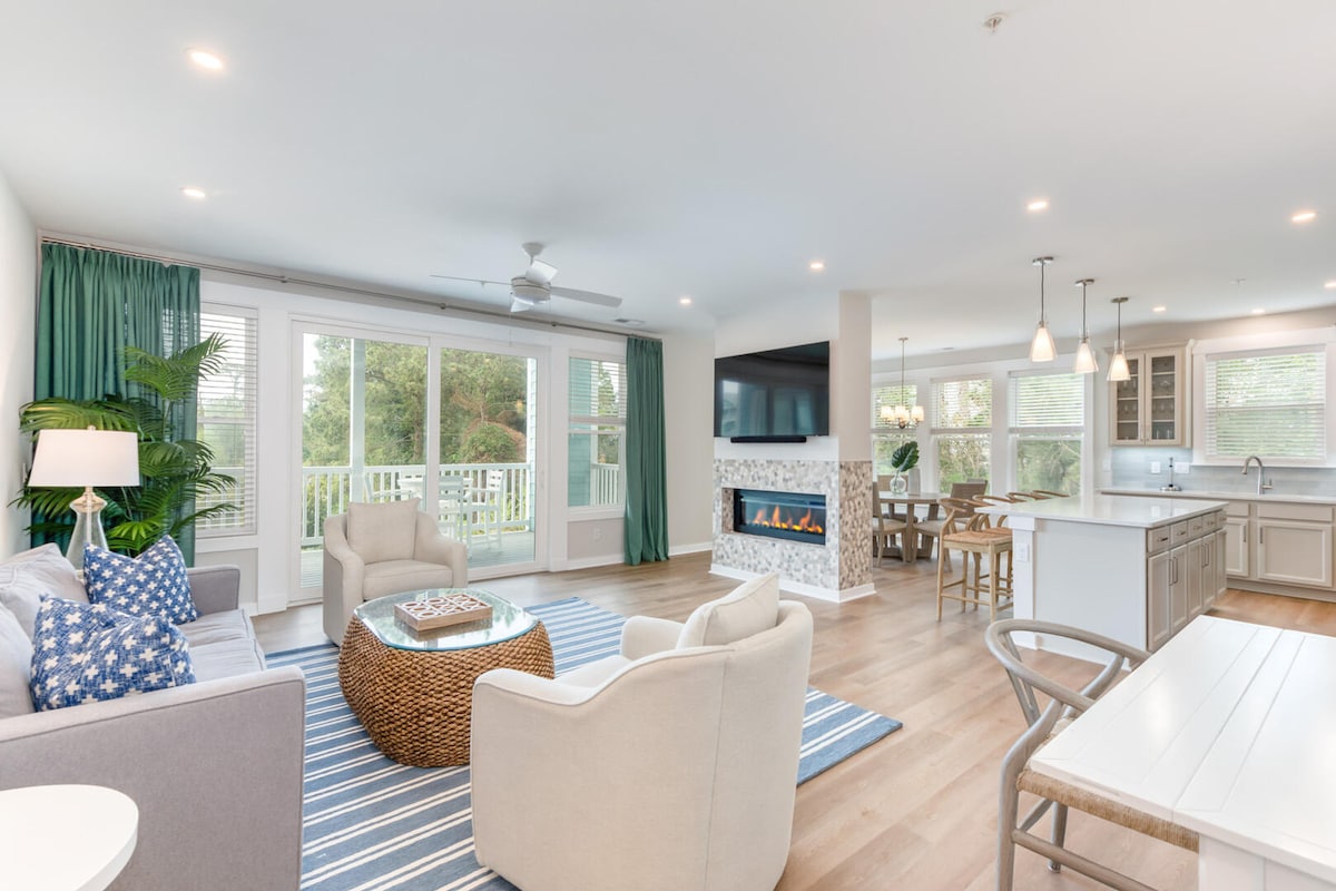 Premium Corner Condo, Sunset Views, King Suite