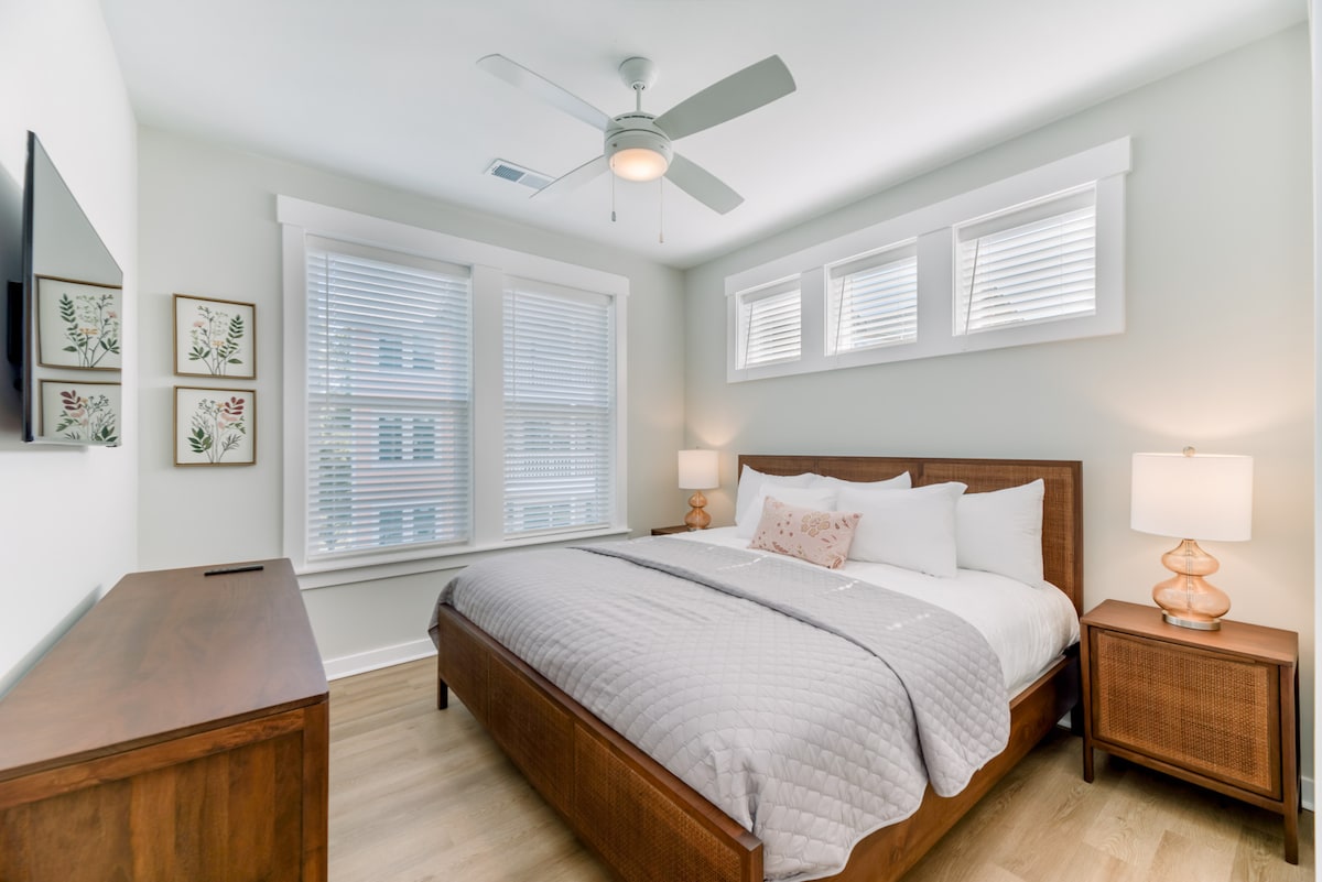 Dormitorio con cama king