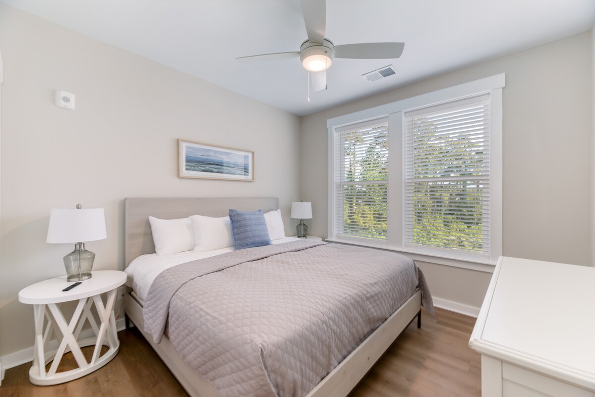 Dormitorio con cama king