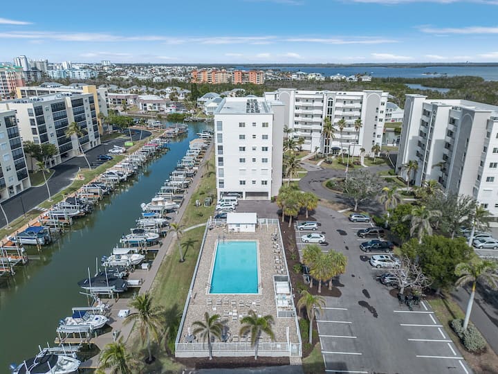 Casa Marina 432| Warm & Sunny Bayfront Retreat - Fort Myers Beach, FL
