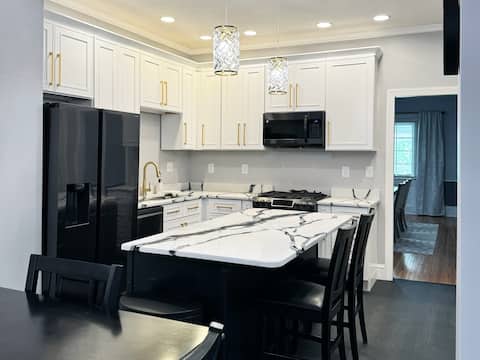 The Park House A 5 Bedroom Retreat w/Game Room &