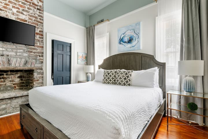 Steps To Bars & Restaurants, Sleeps 6, Downtown - 查爾斯頓