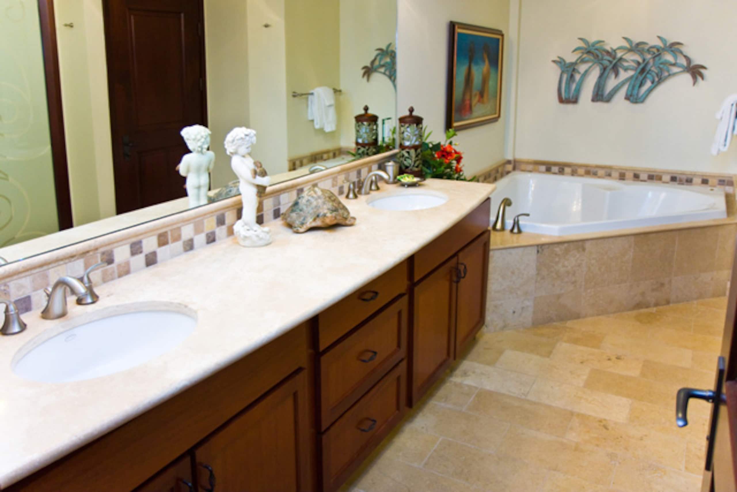Condo in Kapaa · ★4.94 · 1 bedroom · 2 beds · 2 baths - Photo 8