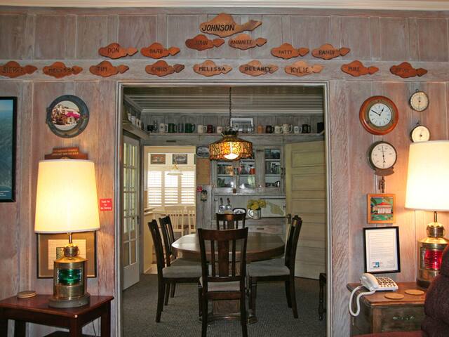 359CA: Charming Catalina Home close the beach. gallery image 5