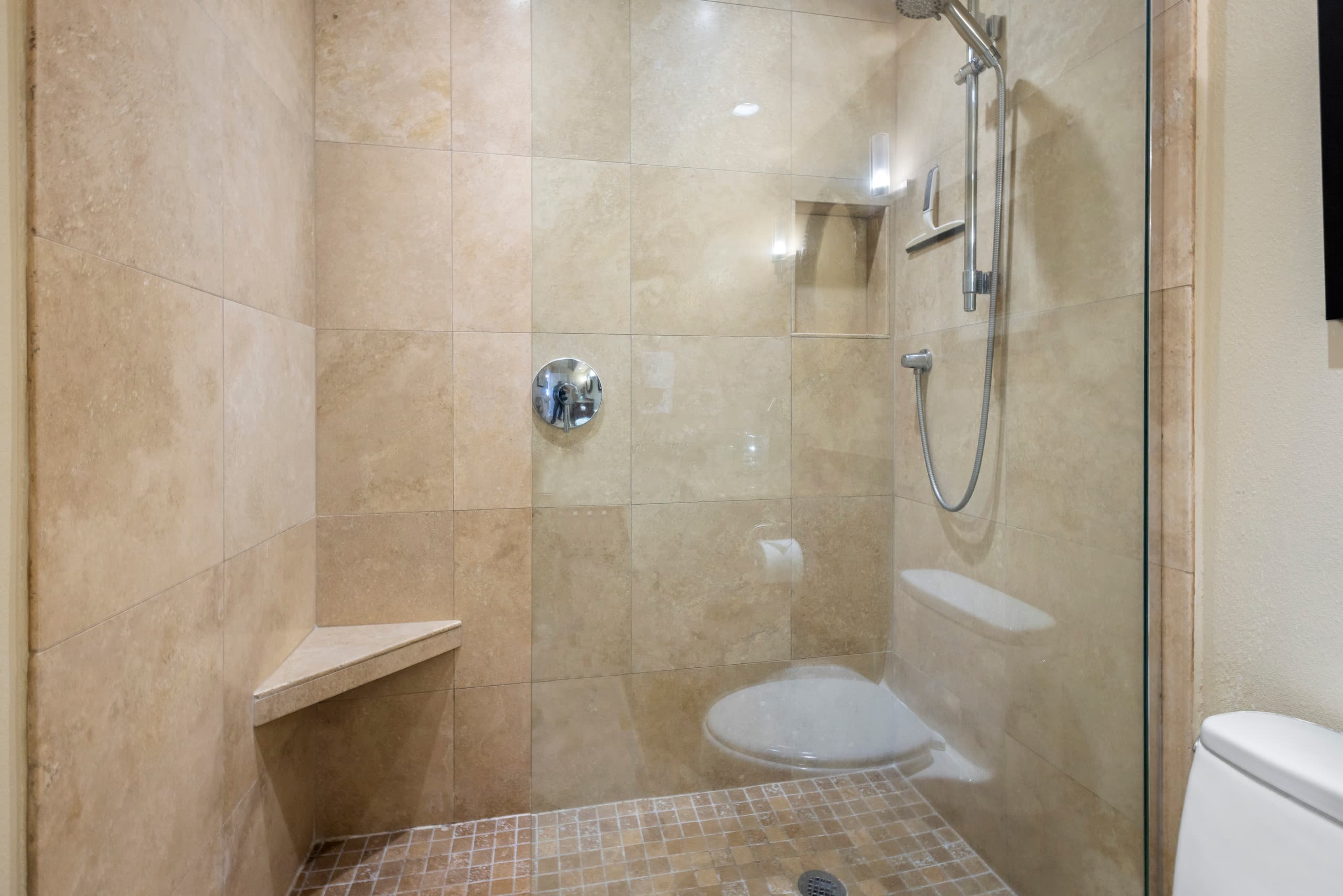 Condo in Kihei · ★4.88 · 2 bedrooms · 3 beds · 2 shared baths - Image 8