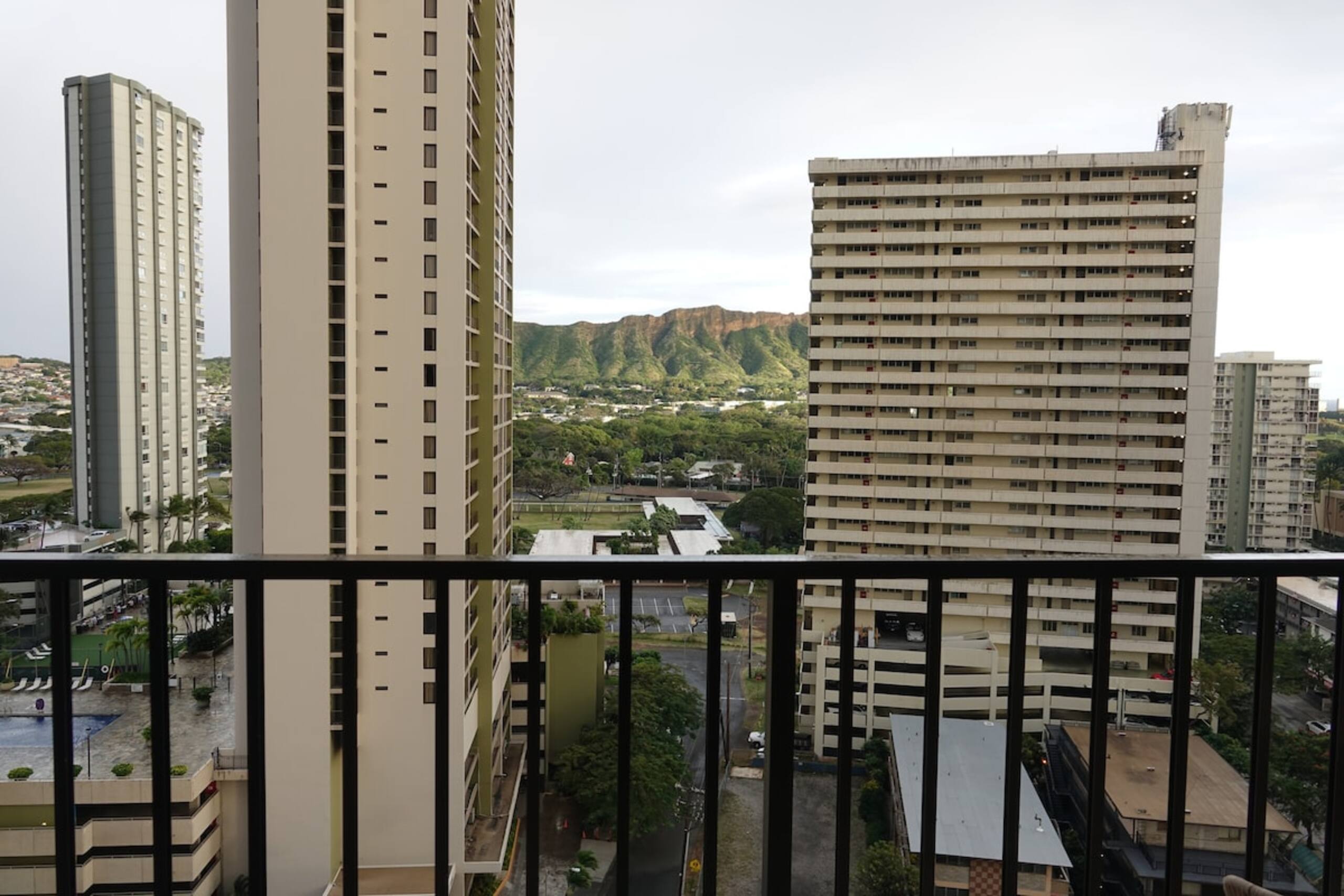 Hale Nalu Suite Waikiki - Image 10