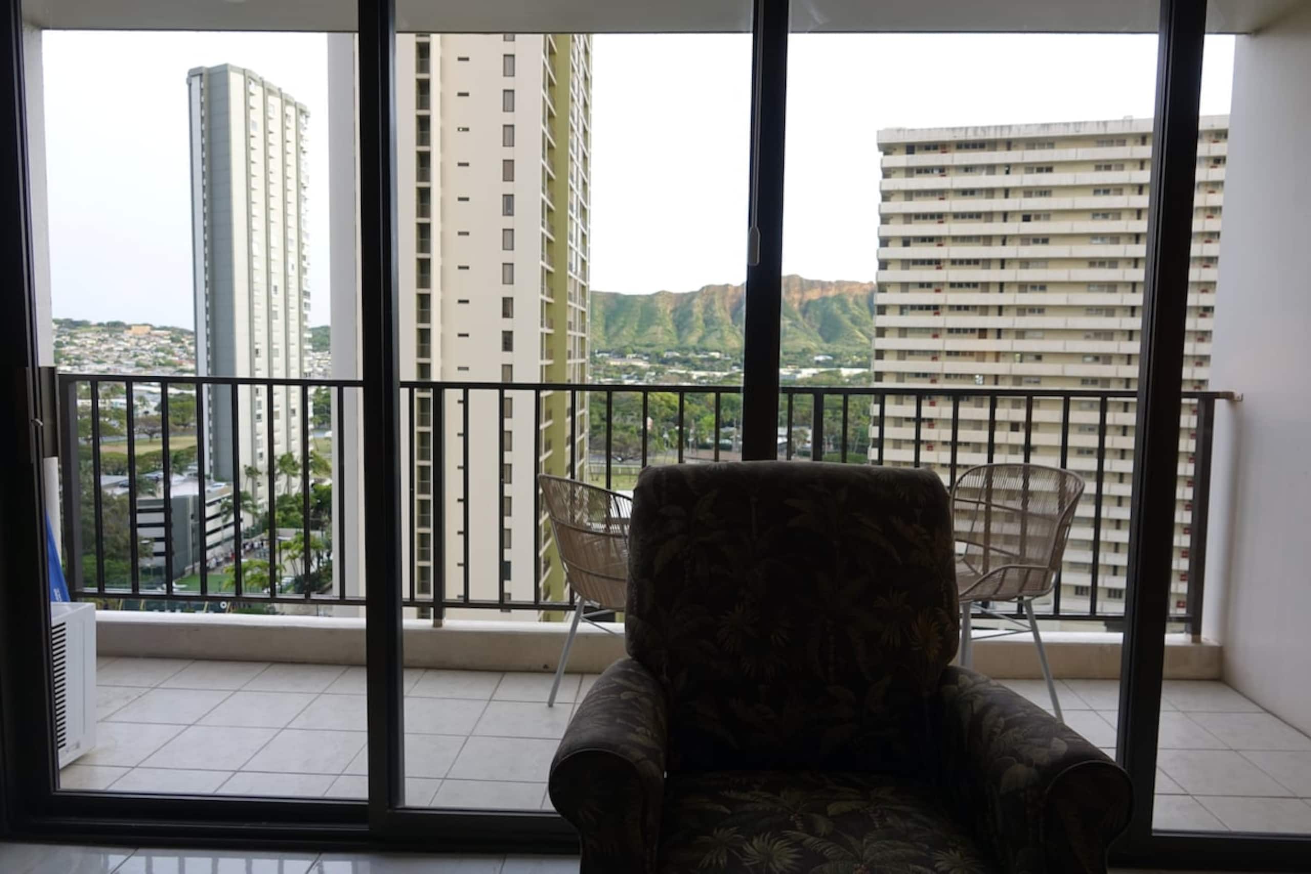 Hale Nalu Suite Waikiki - Image 11
