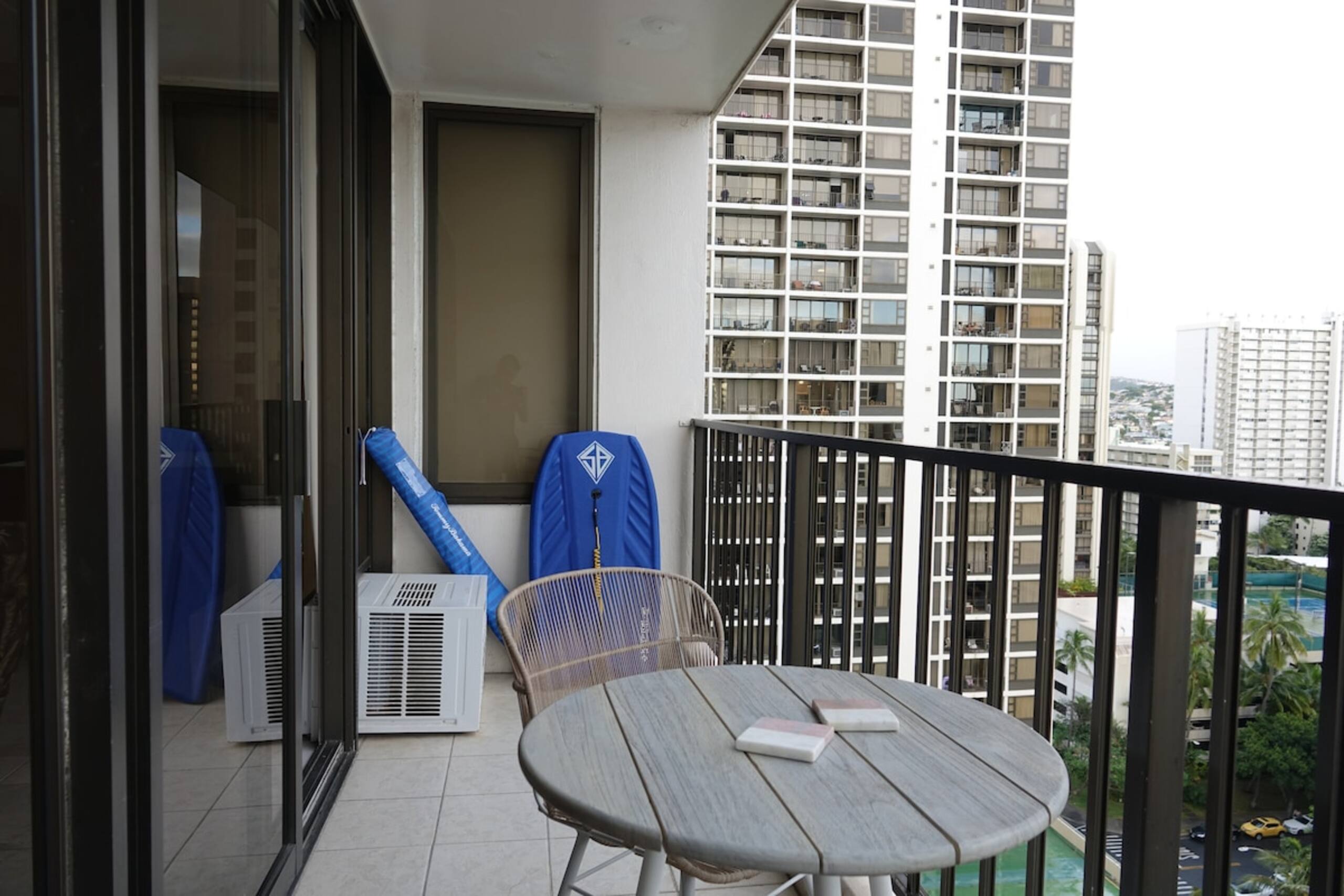 Hale Nalu Suite Waikiki - Image 9