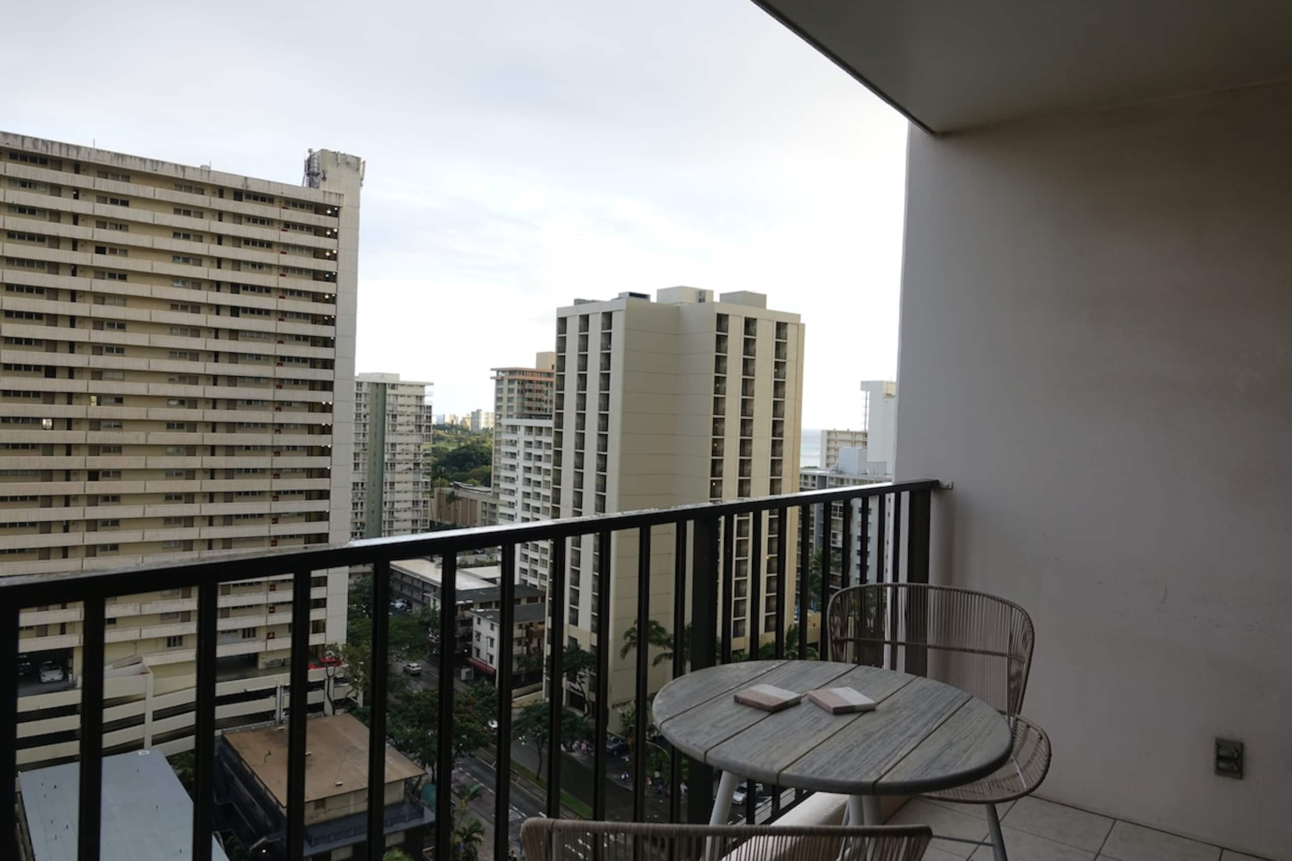 Hale Nalu Suite Waikiki - Image 7