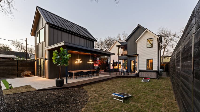 Luxury Pool, Hot Tub, Cold Plunges, Sauna, &Arcade gallery image 3