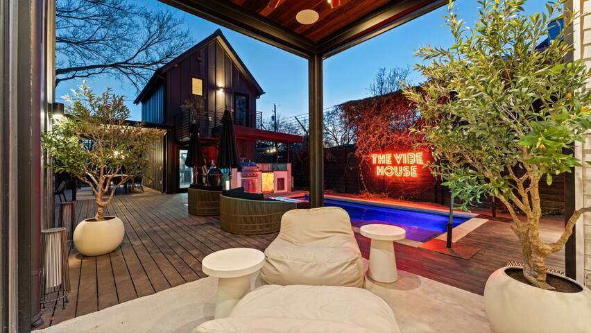 Luxury Pool, Hot Tub, Cold Plunges, Sauna, &Arcade gallery image 5