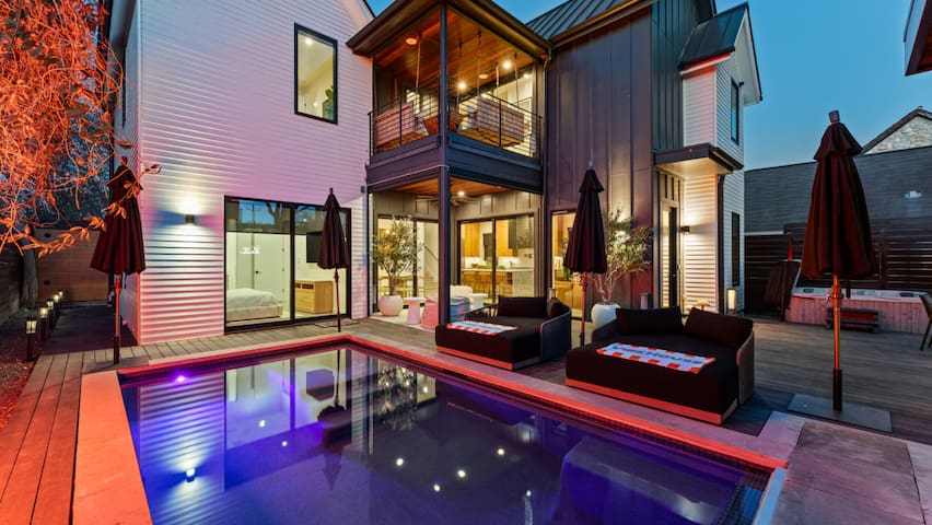 Luxury Pool, Hot Tub, Cold Plunges, Sauna, &Arcade