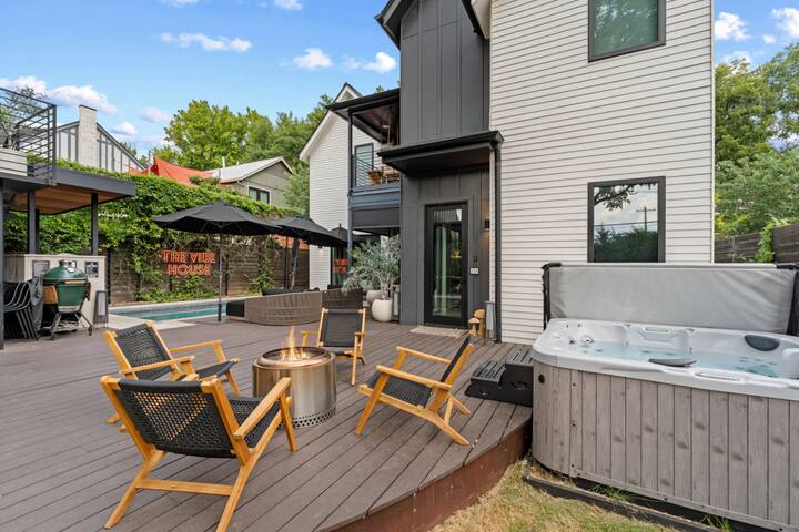 Luxury Pool, Hot Tub, Cold Plunges, Sauna, &Arcade gallery image 4