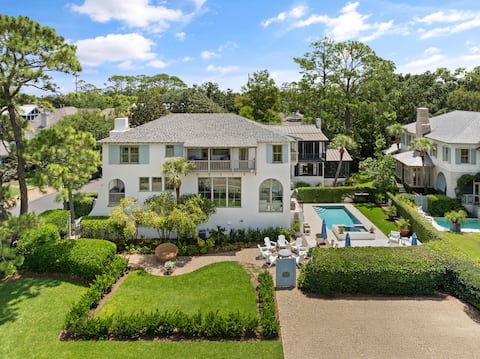 3 Via Serena, sleeps 10 with a Pool