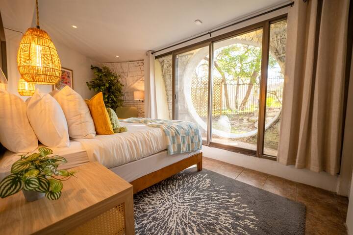 The DOME House ~An Iconic Stay on Lake Austin~ gallery image 4