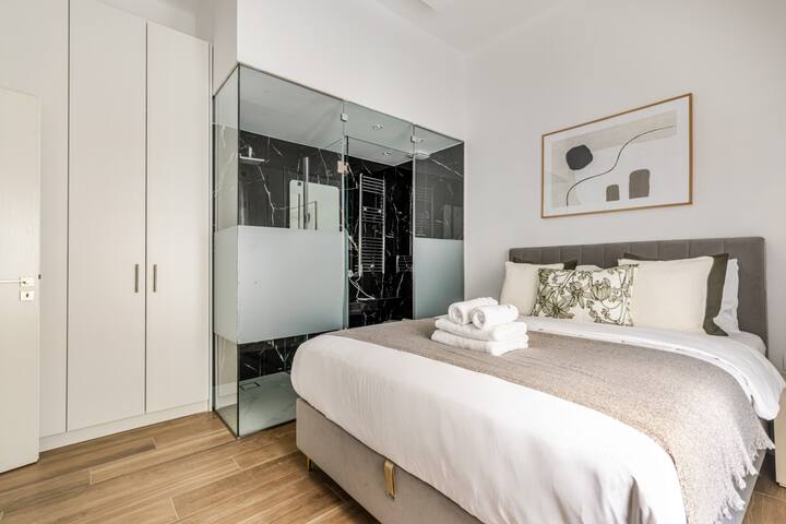 Chleo – Glamorous 2 BR Apt. W/ Balcony in Athens gallery image 4