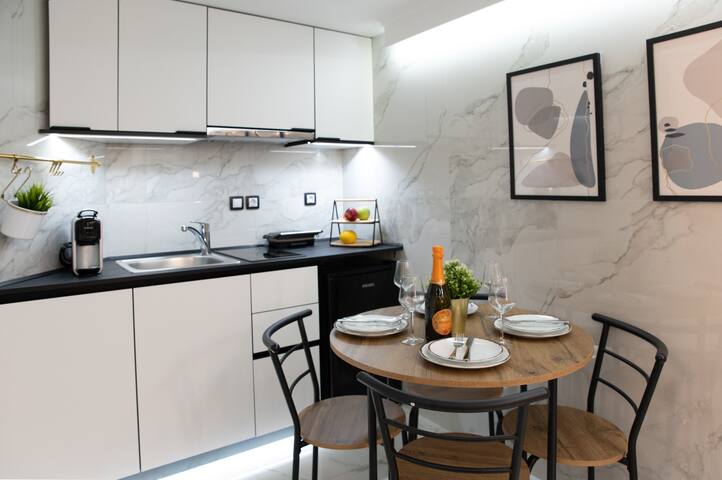 A Rare Gem Near Acropolis in Koukaki gallery image 4