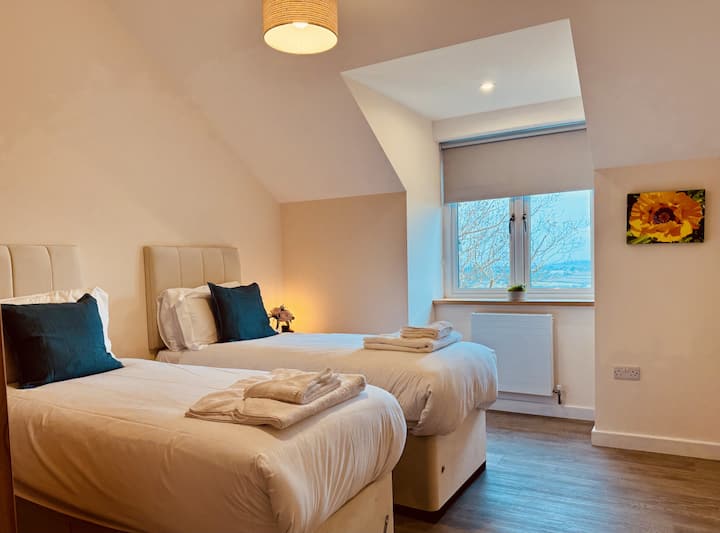 غرفة النوم الثالثة - يمكن أن تكون بسريرين مفردين أو سرير كينج