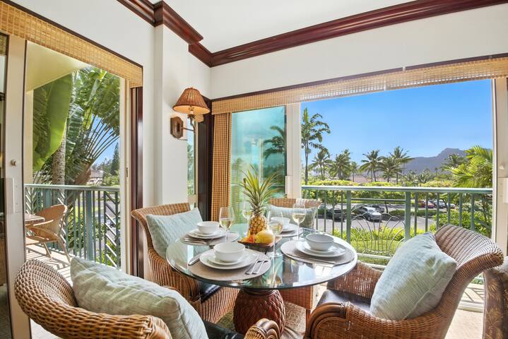 F303 – Steps to Beach, Pool, Shops & More w/ AC!