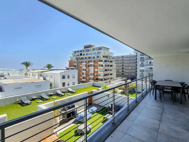 Modern Luxury In Heart Of Sea Point gallery image 3