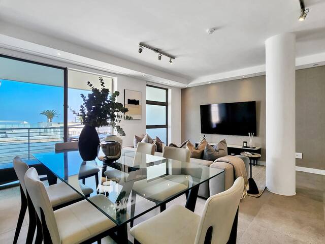 Modern Luxury In Heart Of Sea Point gallery image 2