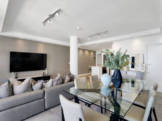 Modern Luxury In Heart Of Sea Point